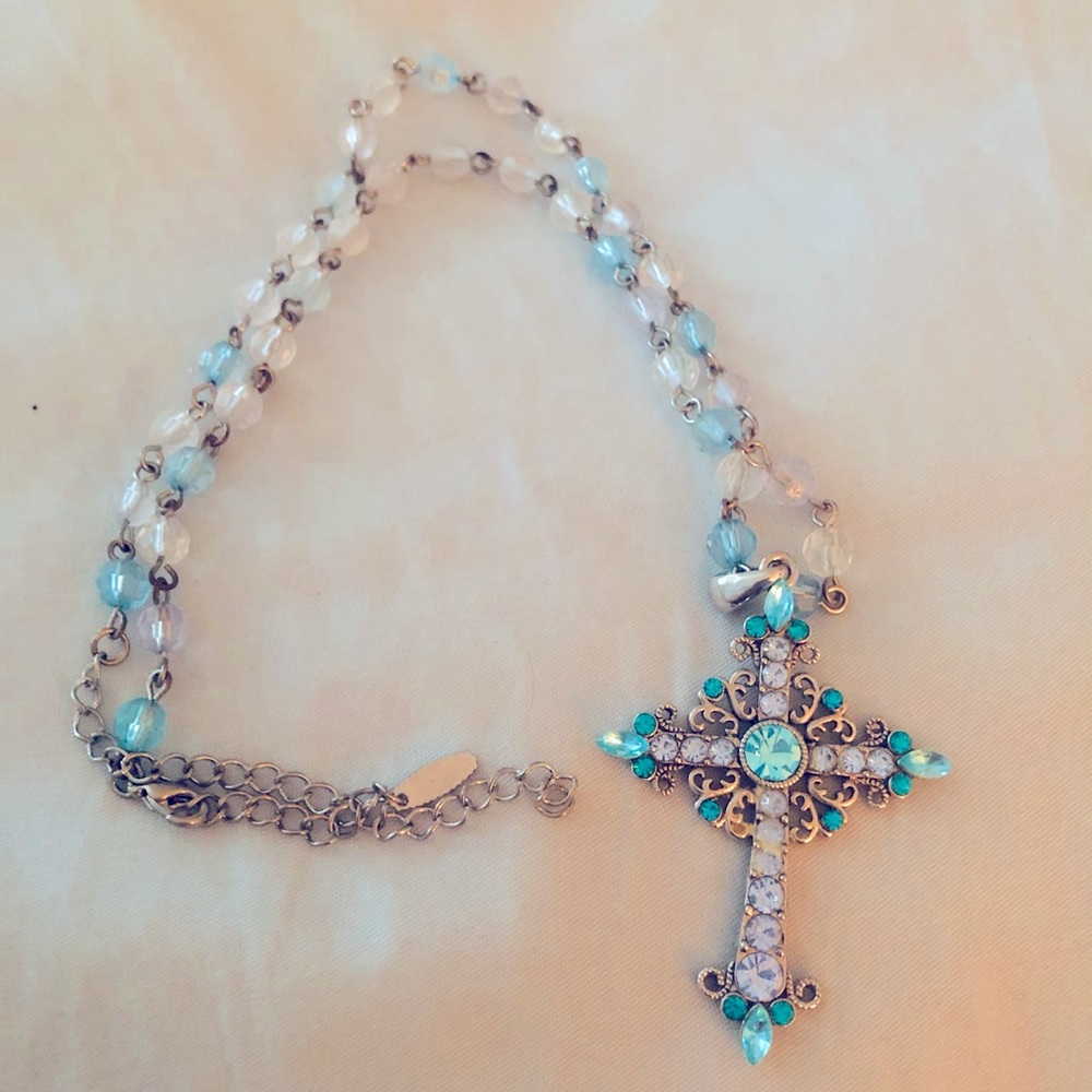 🧡NWOT Fashion silver blue gorgeous cross necklace